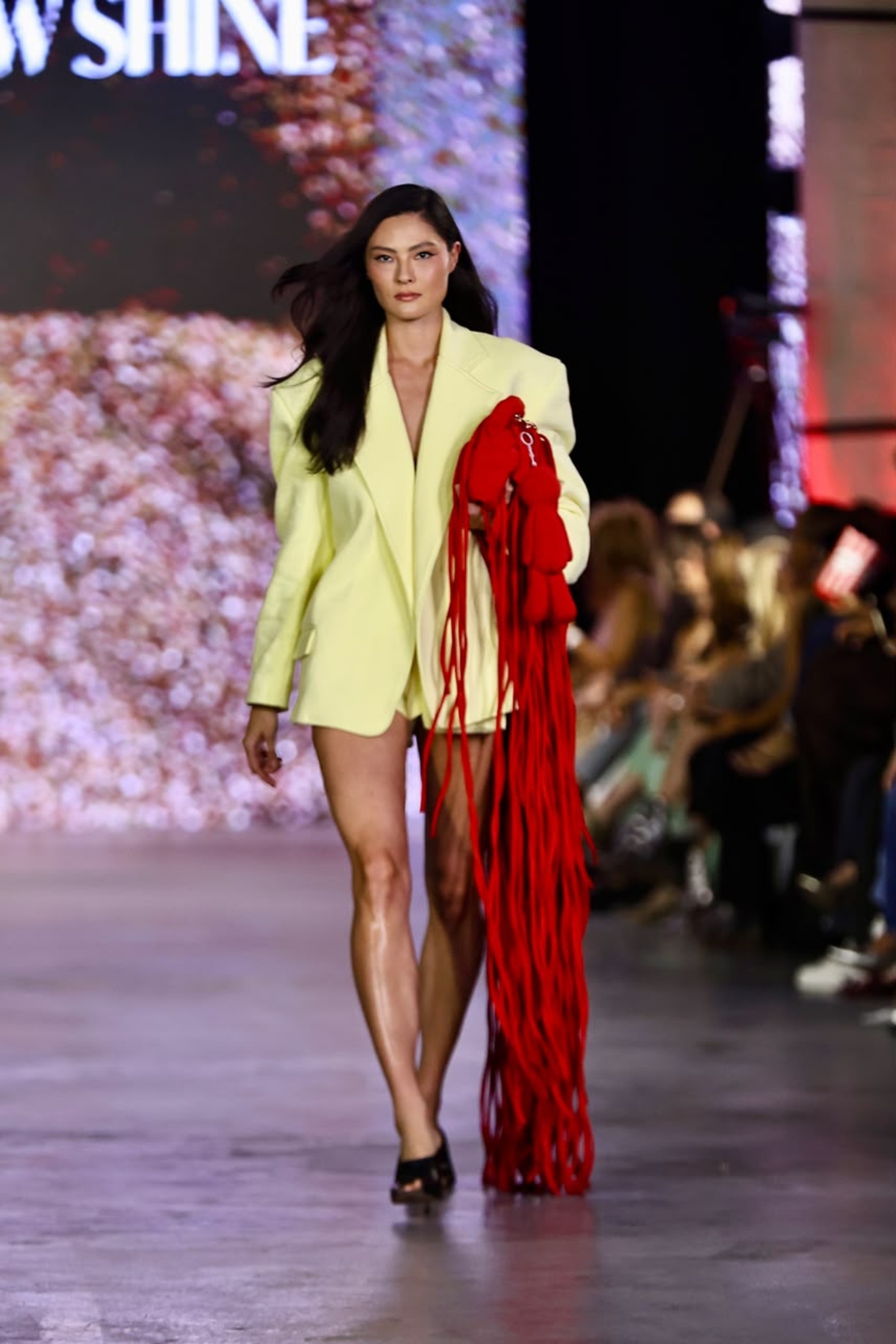 Hills, Glowshine e Erica Rosa mesclam festa e street no Metrópoles Catwalk