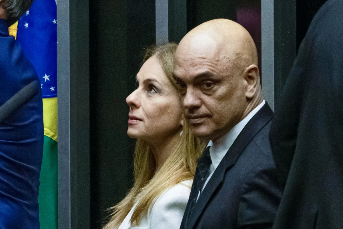 Esposa de Moraes diz contratar táxi aéreo sem "vínculos pessoais"