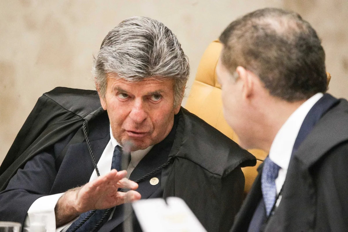 Após Mendonça, Fux também pede ajuda à PF para acessar celular de Vorcaro