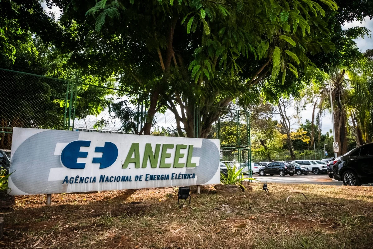 Aneel nega liminar e abre caminho para punir Vivo por gato de energia solar