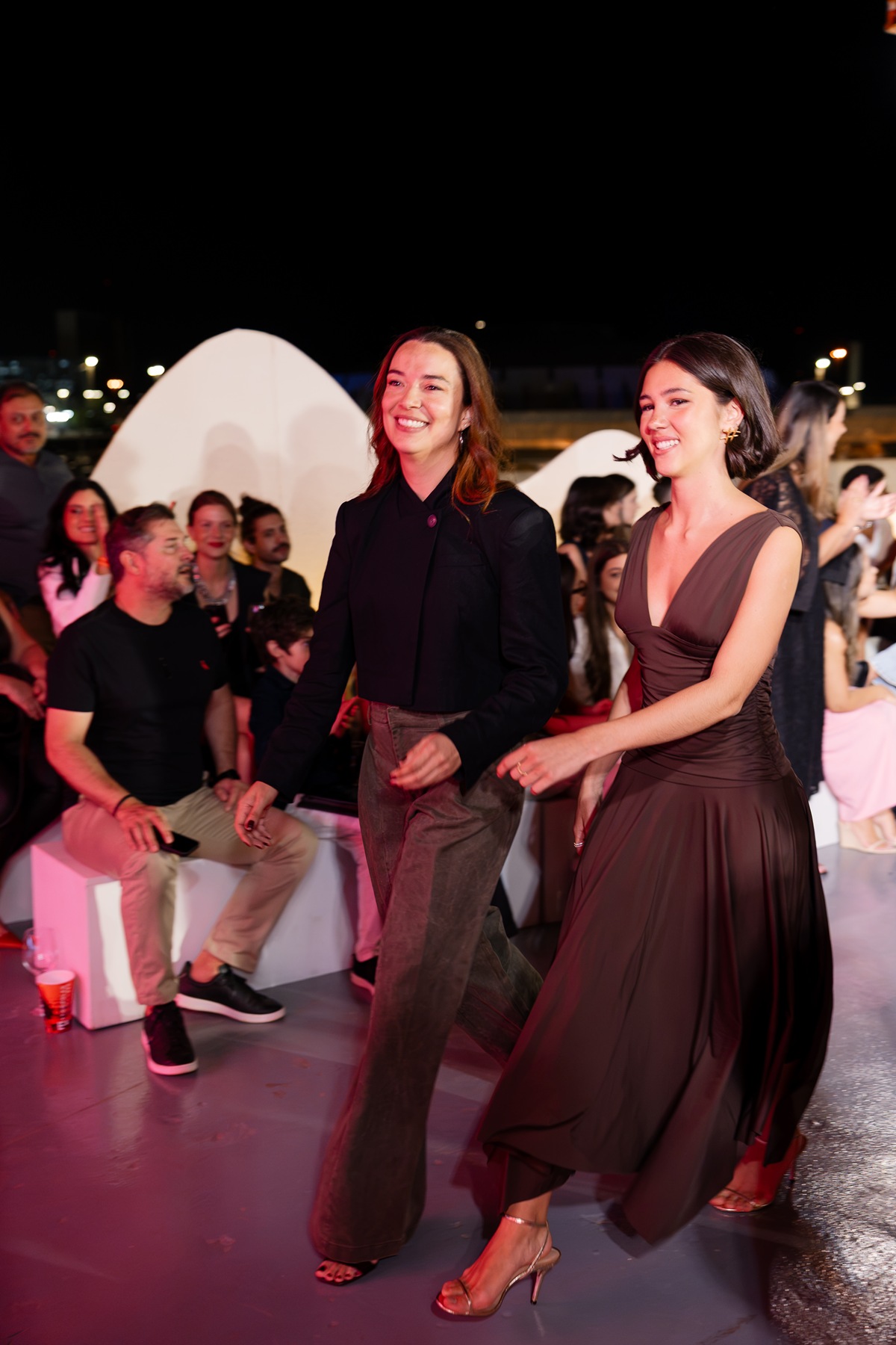 Por trás da passarela: equipe do Metrópoles Catwalk ganha os holofotes