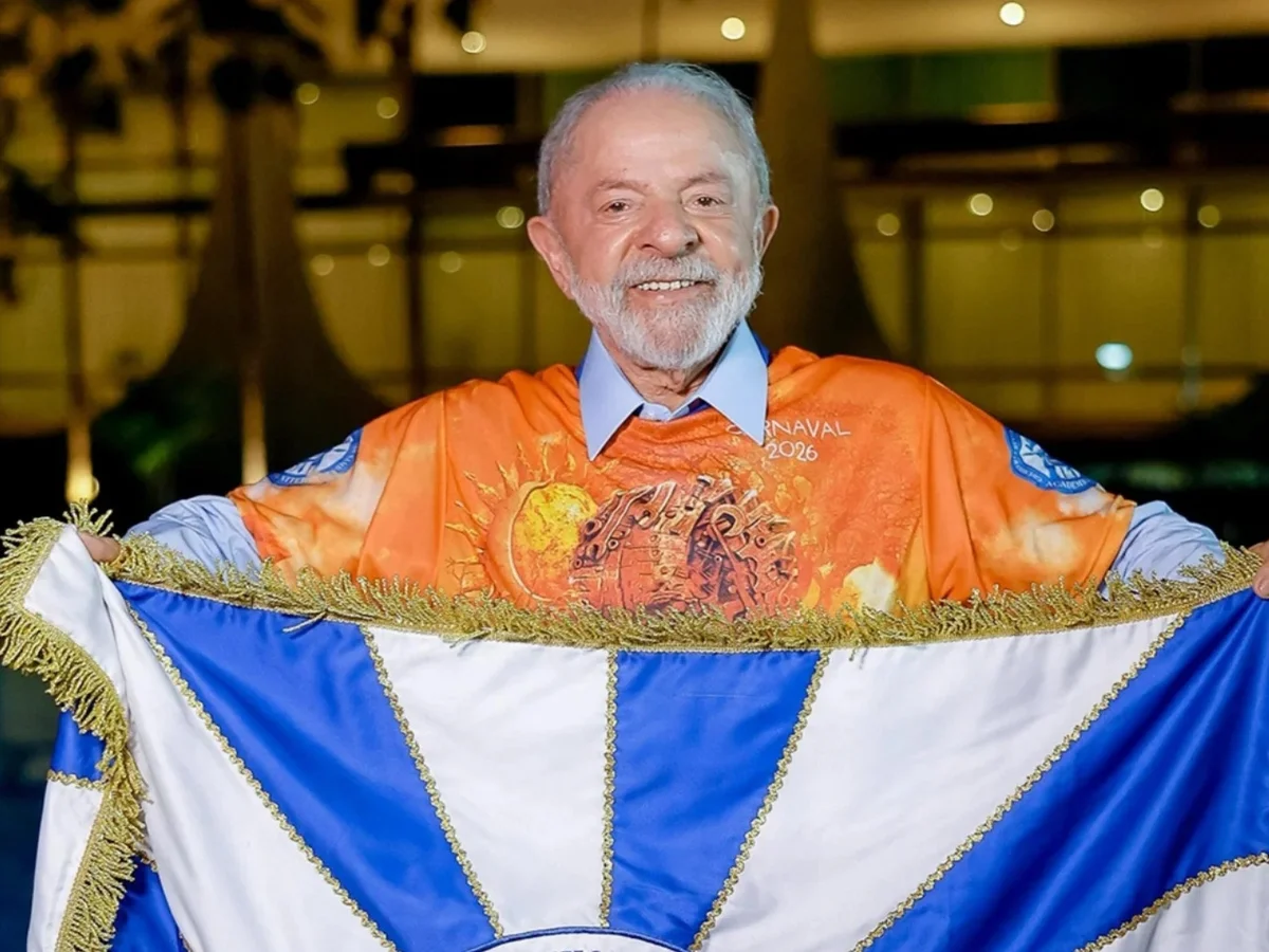 TSE aceita ação de Flávio contra Lula por desfile no Carnaval de 2026