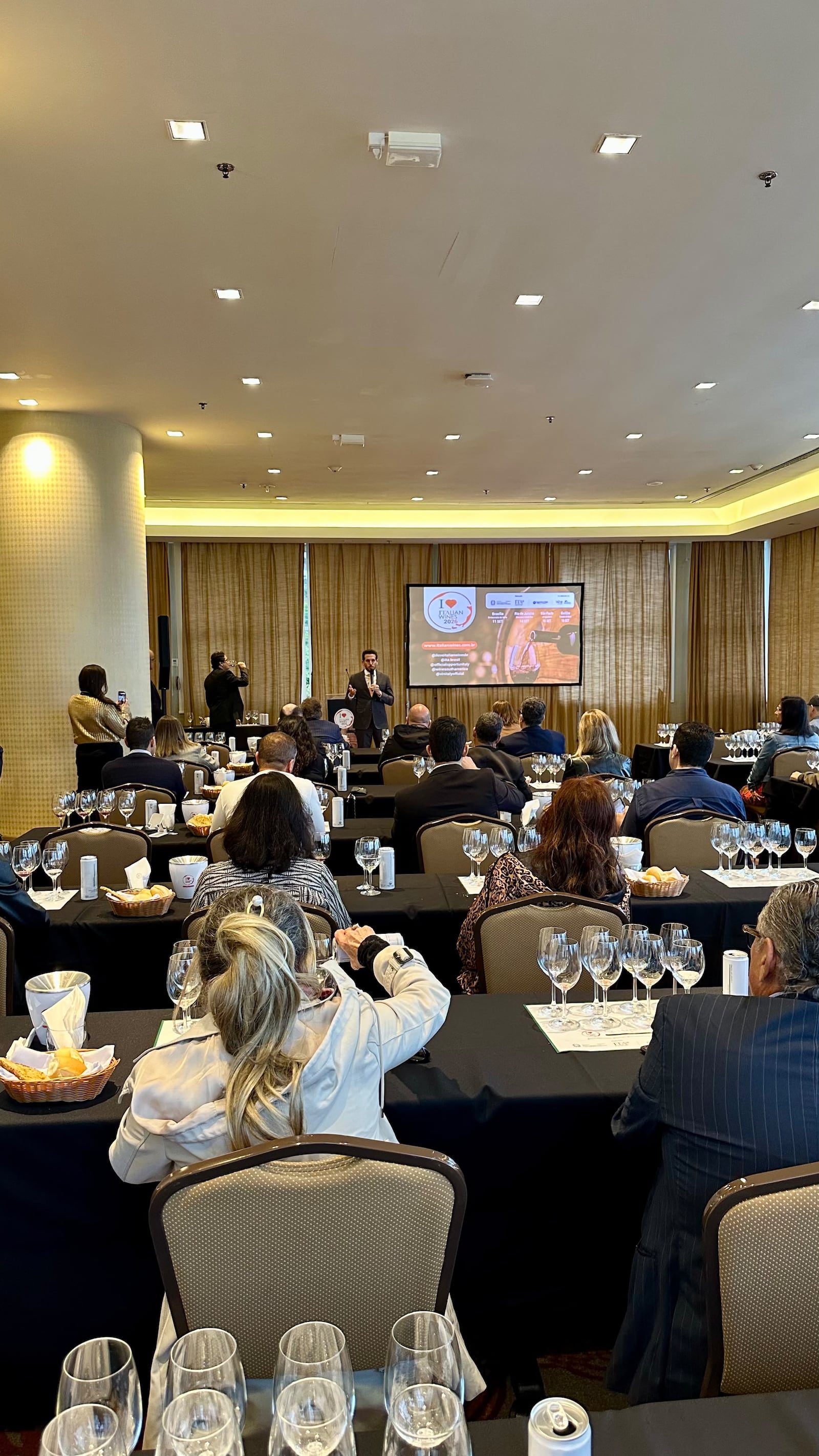 Evento reúne compradores, distribuidores, produtores de vinho, profissionais do setor e imprensa Divulgação