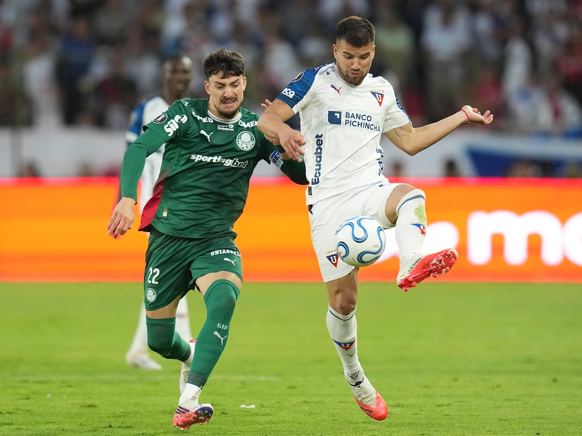 Palmeiras se acovarda, leva virada da LDU, mas se classifica nos pênaltis graças a Carlos Miguel