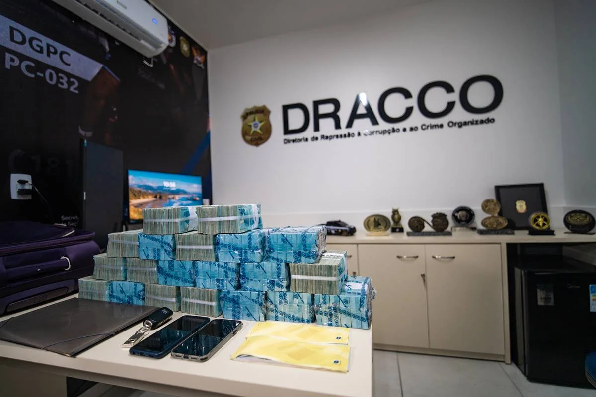 Dois homens são detidos com R$ 2 milhões em especia em Maceió, Alagoas - Metrópoles