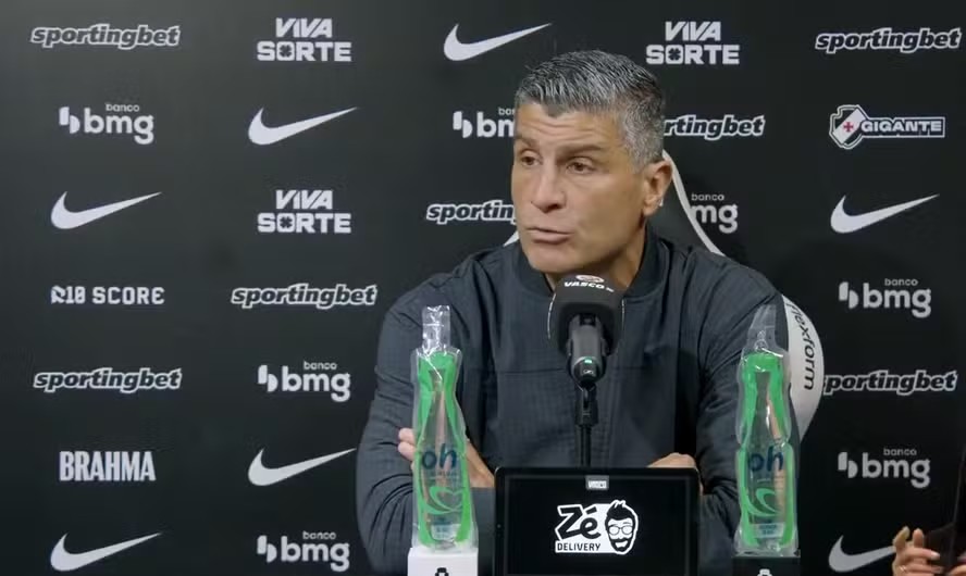 Pedro Emanuel exalta desempenho 'fabuloso' do Vasco em goleada e ressalta: 'O melhor ainda está por vir'