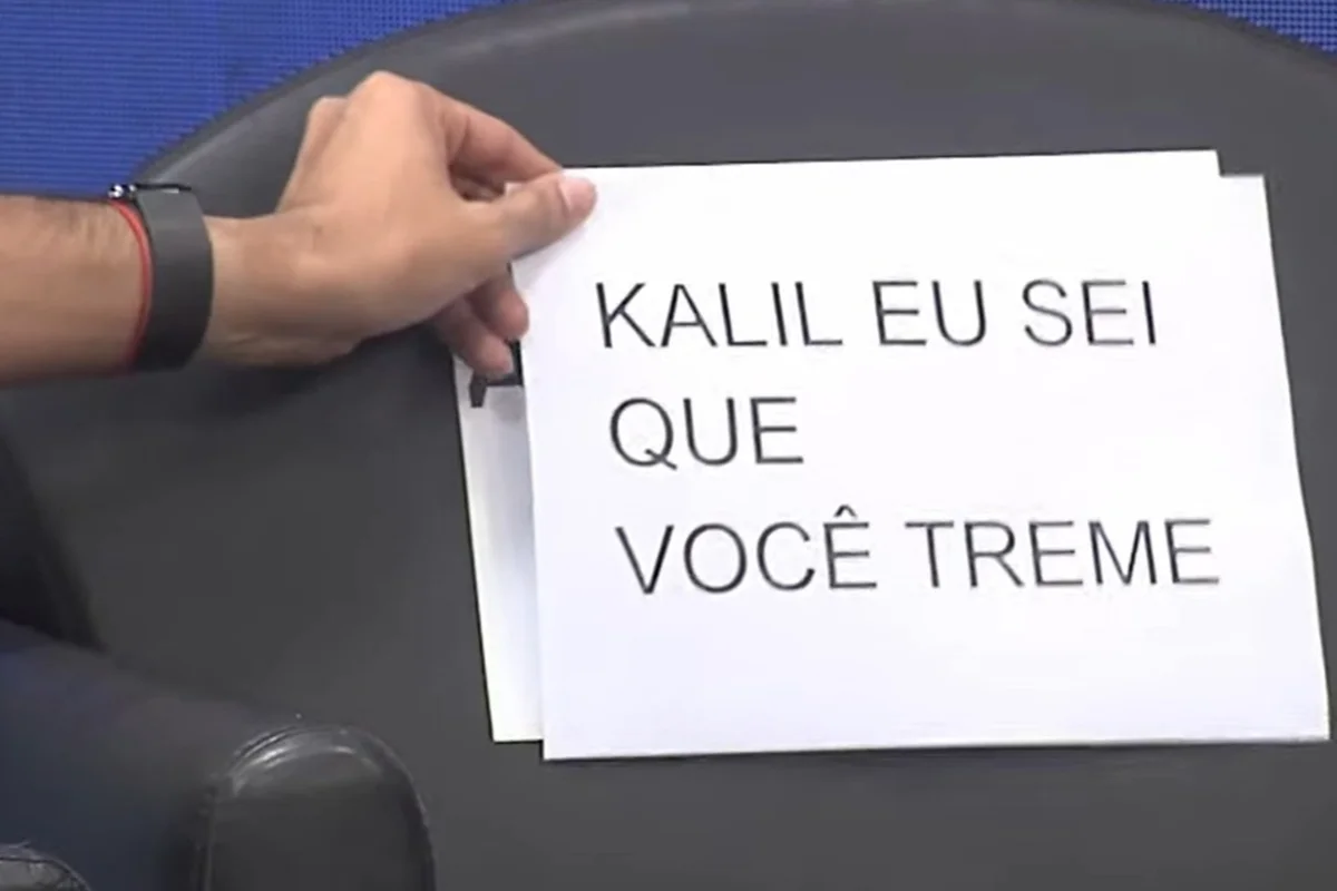 Gabriel ironiza com cartaz falta de Kalil a debate: "Eu sei que você treme"