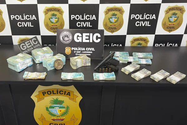 Homem é preso em posse de mala com mais de R$ 500 mil no Entorno