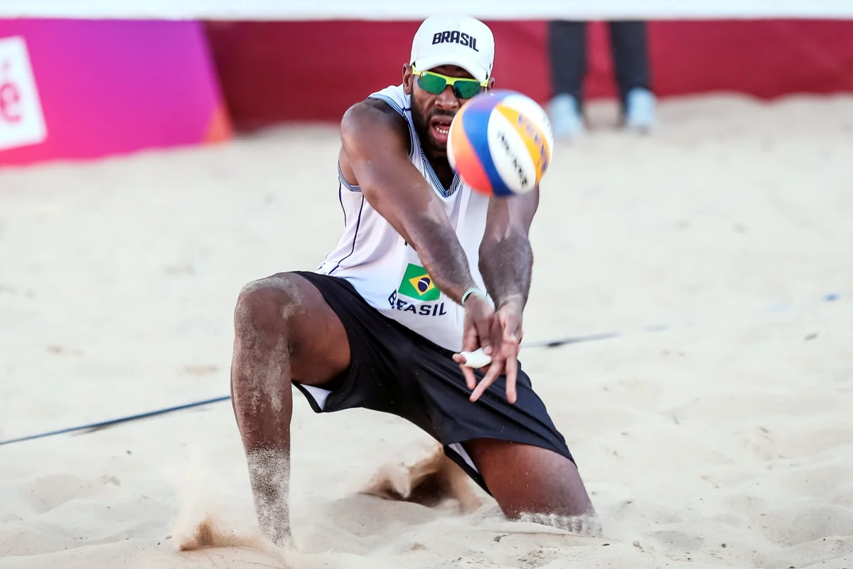 Evandro, do vôlei de praia, é vítima de racismo nos Jogos Sul-Americanos