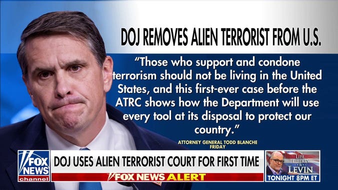 A ICE deporta ex-combatante liberiano acusado de tortura e recrutamento de crianças-soldado