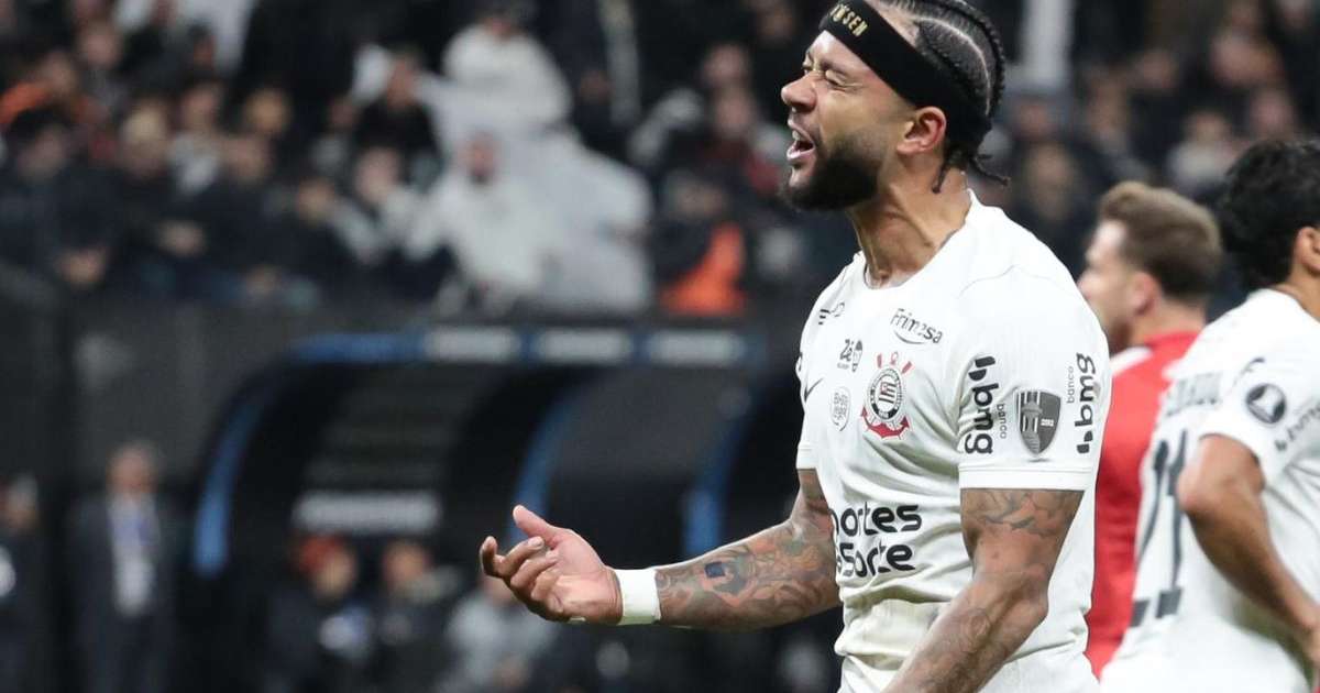 Torcedores picham muros do Corinthians e pedem saída de Memphis: 'Futebol de centavos'