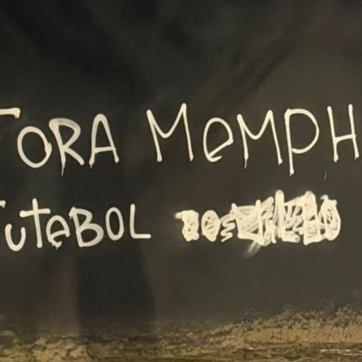 Sede do Corinthians amanhece pichada após eliminação na Libertadores