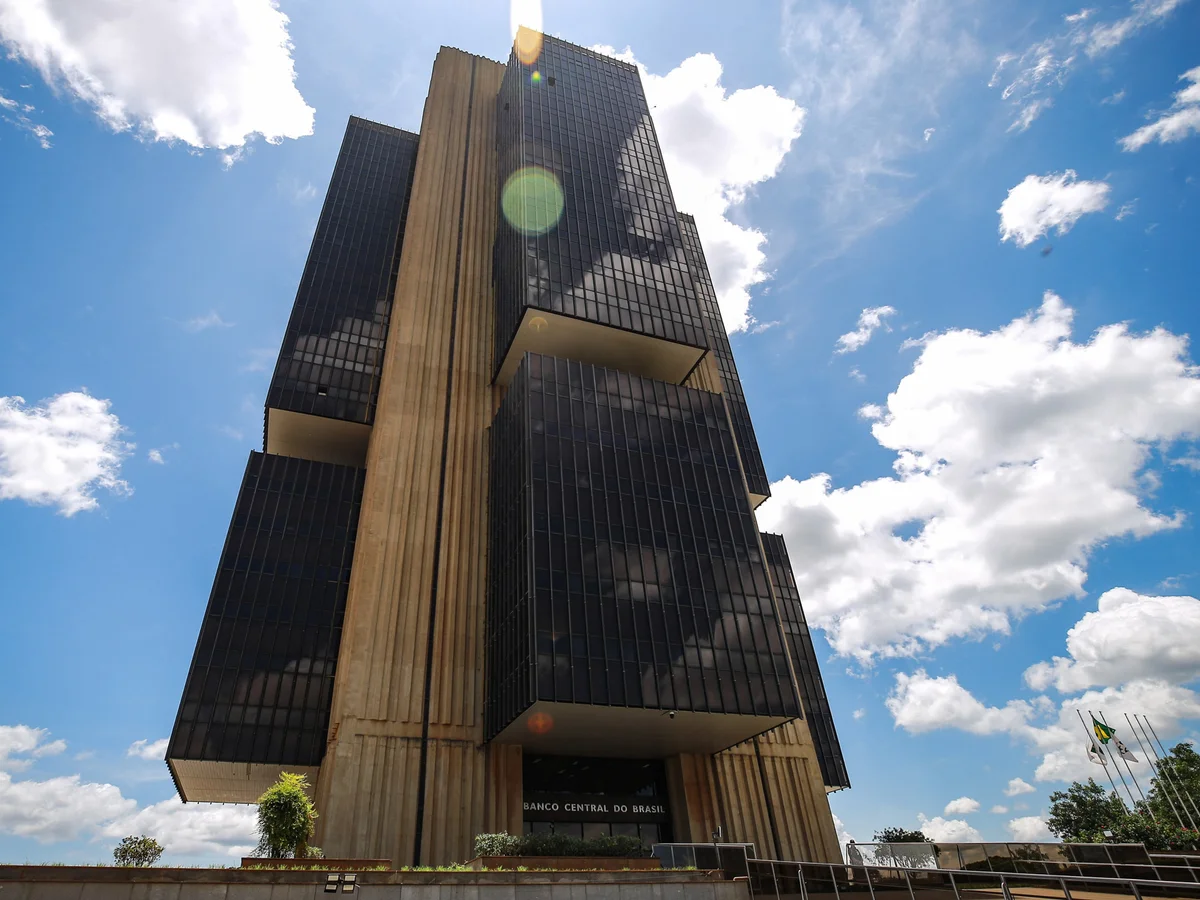 Copom reduz taxa Selic e juros caem para 13,75% ao ano