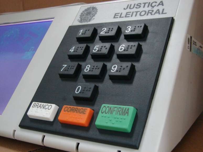 Fora da disputa presidencial, Ratinho e Leite têm dificuldades para fazer sucessor no PR e no RS