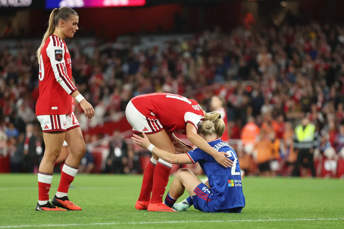 O gol de Smilla Holmberg no minuto de prorrogação salvou o empate do Arsenal contra o Manchester United na WSL
