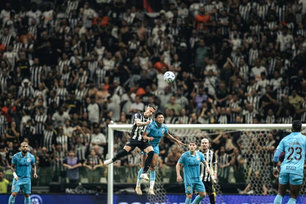 Delfim pega 3 pênaltis, Atlético-MG vence Santos e avança na Sul-Americana - destaque galeria