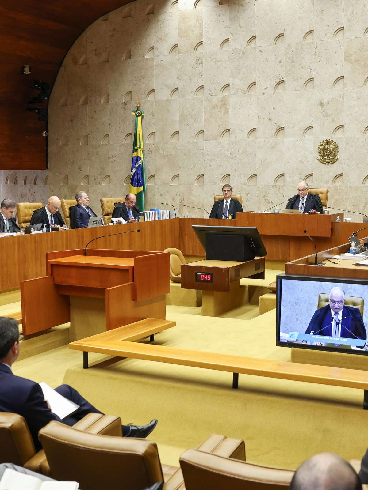 Quanto recebe um ministro do STF? Remuneração de magistrado interfere no salário do presidente da República