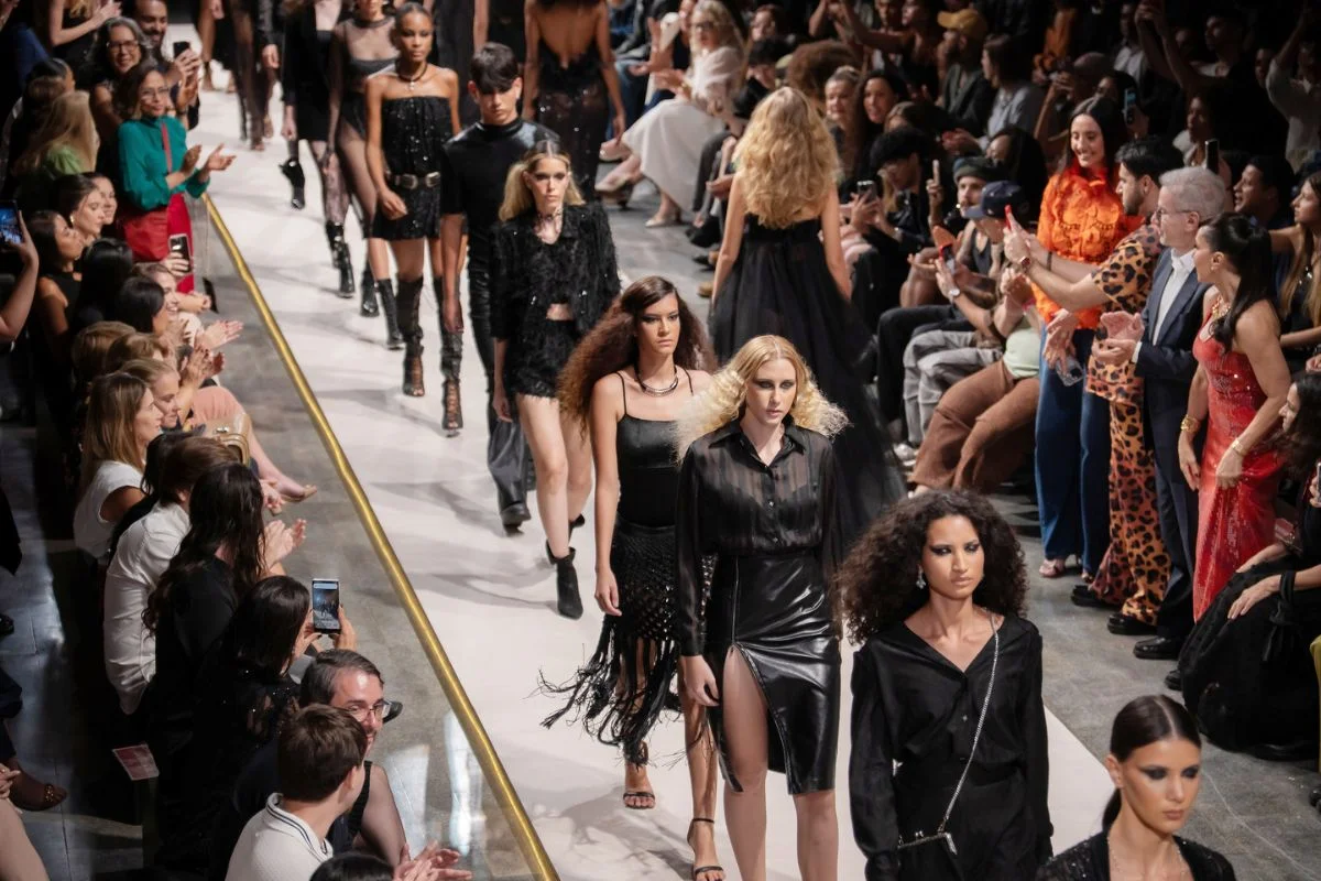 Petzold 1981 une moda e música em show no Metrópoles Catwalk hoje (18/9)