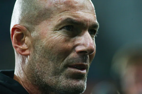 Zidane anuncia 1ª convocação da França com surpresas e ausências