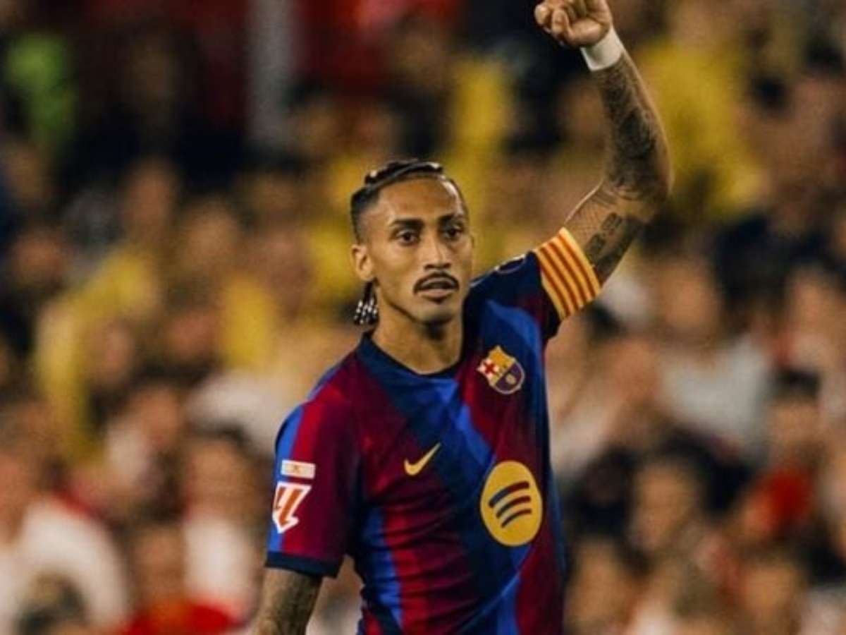 Raphinha "atropela" Messi e fica a um gol de recorde de Cristiano Ronaldo