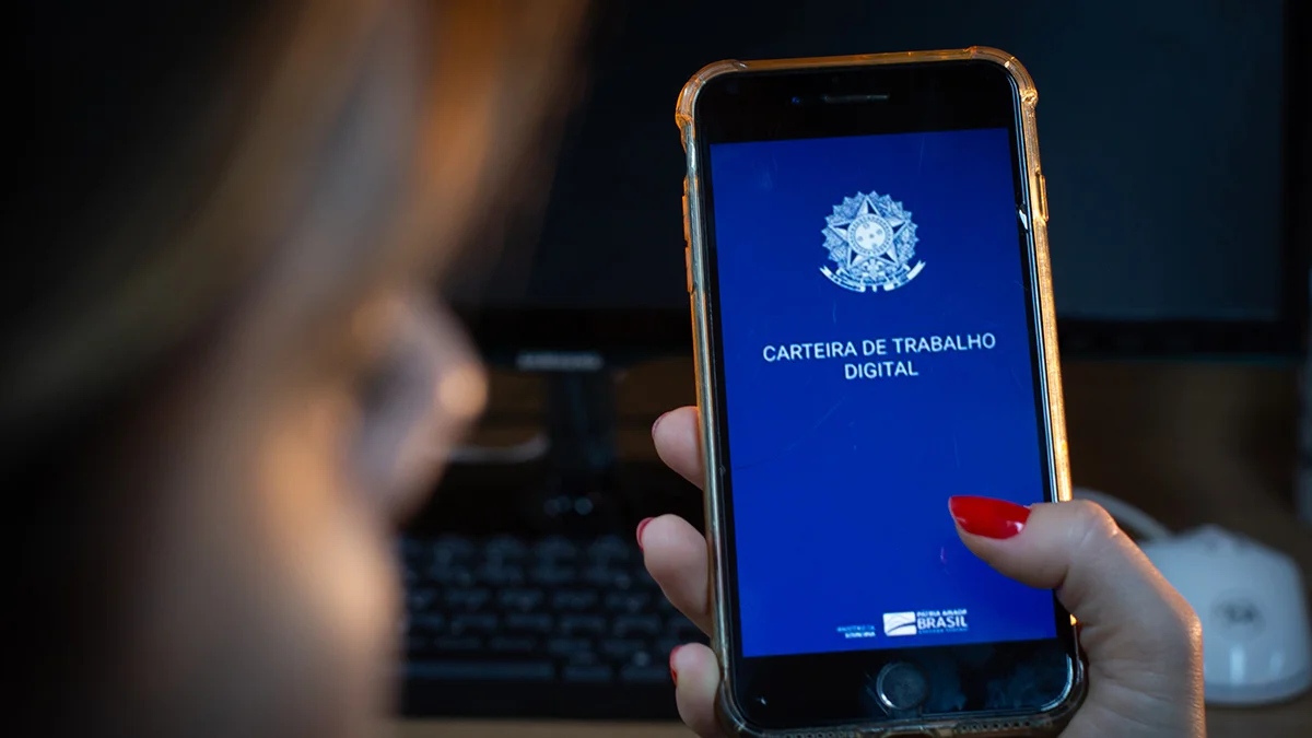 Mulher descobre que tinha 9 empregos registrados em cidade onde nunca pisou