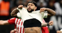 Torcida picha muros do clube e pede saída de Memphis: 'Salário de milhões, futebol de centavos'