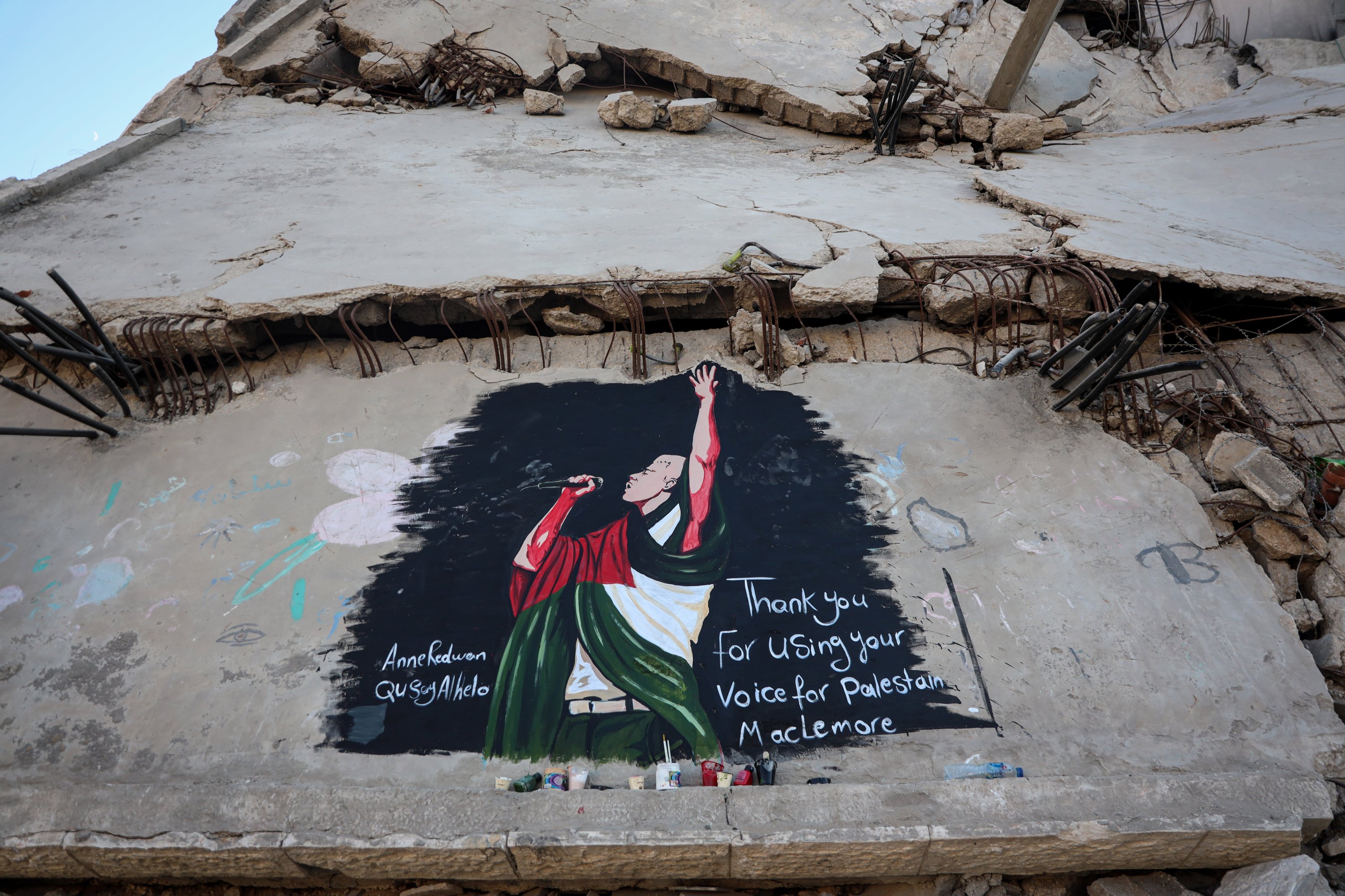 Mural do rapper Macklemore pintado em Gaza após o escândo da turnê de Sheeran