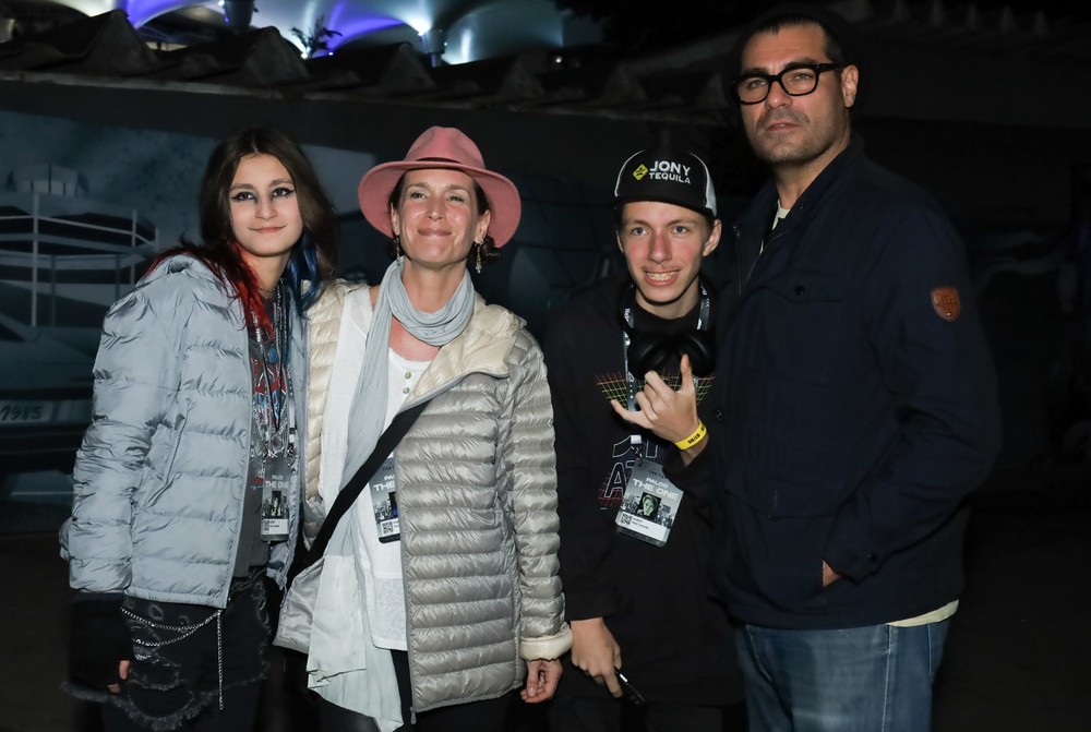 Vanessa Lóes e Thiago Lacerda com os filhos — Foto: Clayton Felizardo/BrazilNews