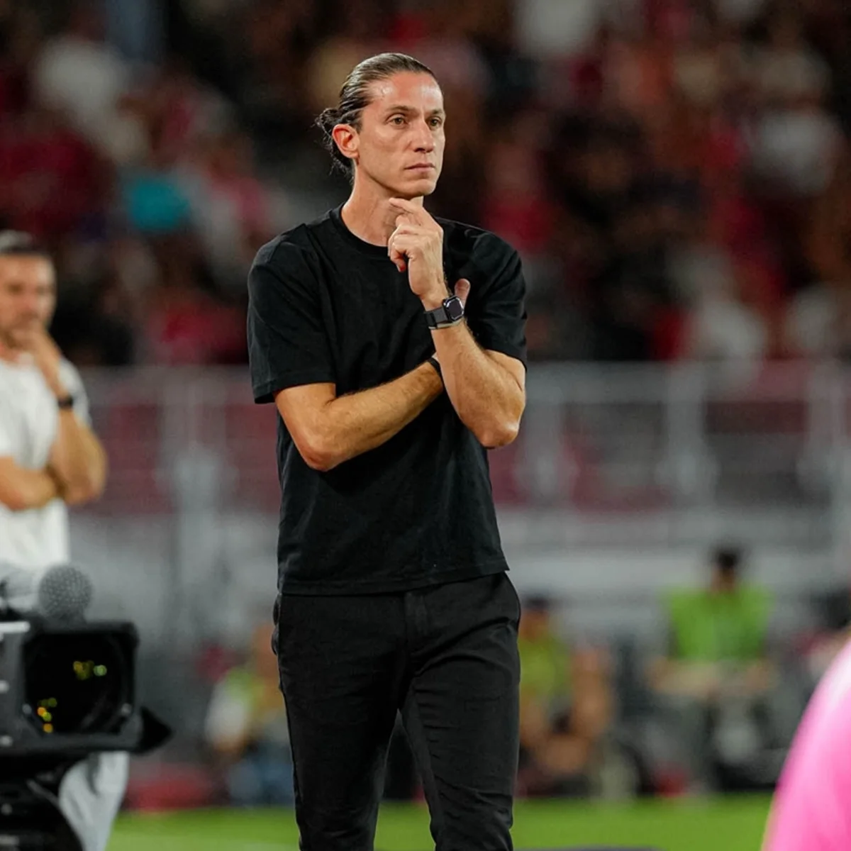 Monaco, de Filipe Luís, vence Lens e assume liderança do Campeonato Francês