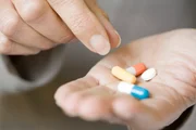 Médico lista medicamentos que não podem ser misturados por hipertensos