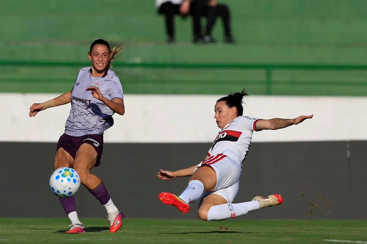 São Paulo vence Flamengo e vai à final do Brasileirão Feminino