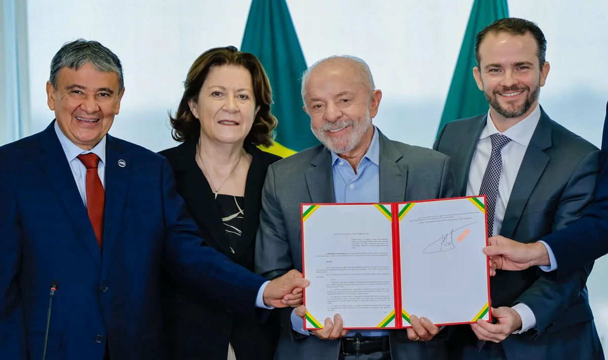 Presidente Lula assina decreto que reajusta valores do Bolsa Família