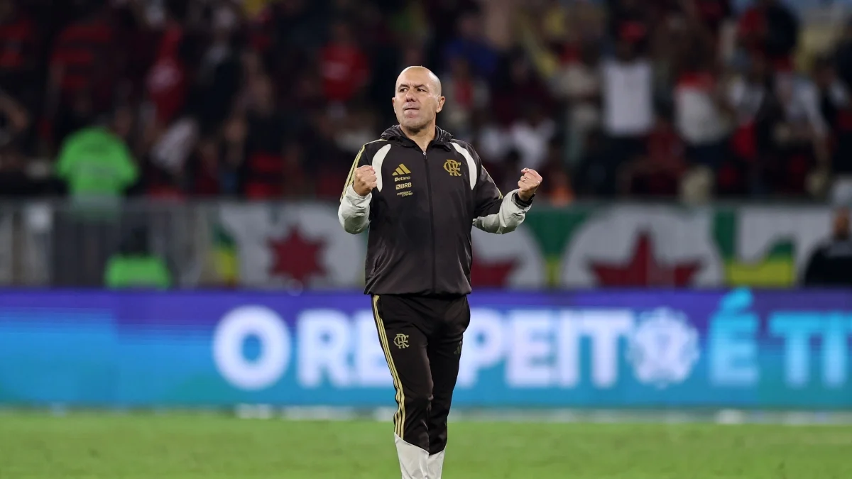 Leonardo Jardim elogia torcida do Flamengo e critica gramado do Maracanã