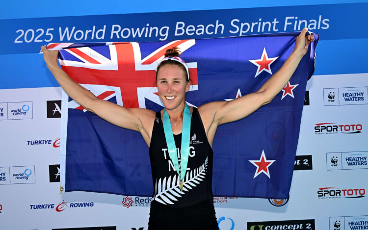 New Zealand's Emma Twigg wins gold in the Women's Solo event at the World Beach Sprint Championships in Turkey 2025.