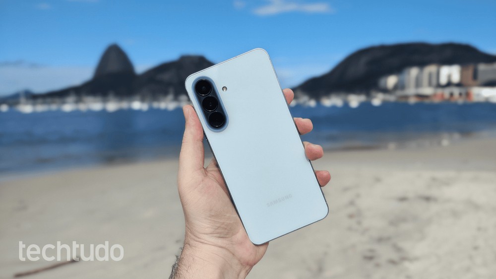 Samsung Galaxy A57 exposto ao sol — Foto: William Guido/TechTudo