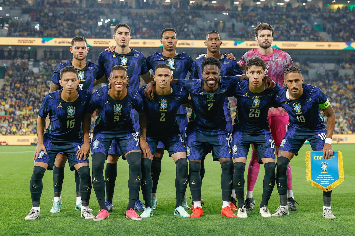 Ancelotti justifica escolha por Vini Jr. em pênalti e destaca espaço para jovens: ’São muito bons’