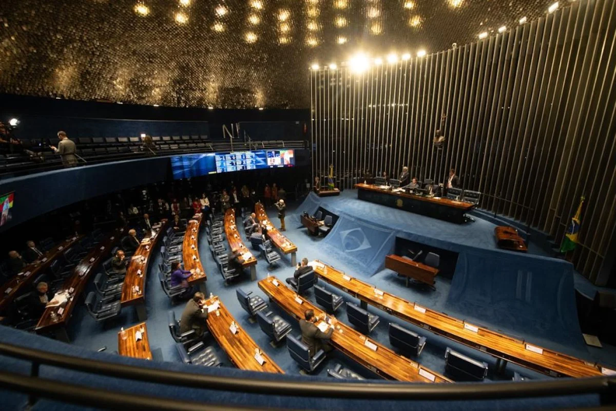 Michelle lidera disputa ao Senado com 40,8%; Bia tem 30,9%, e Leila, 29%