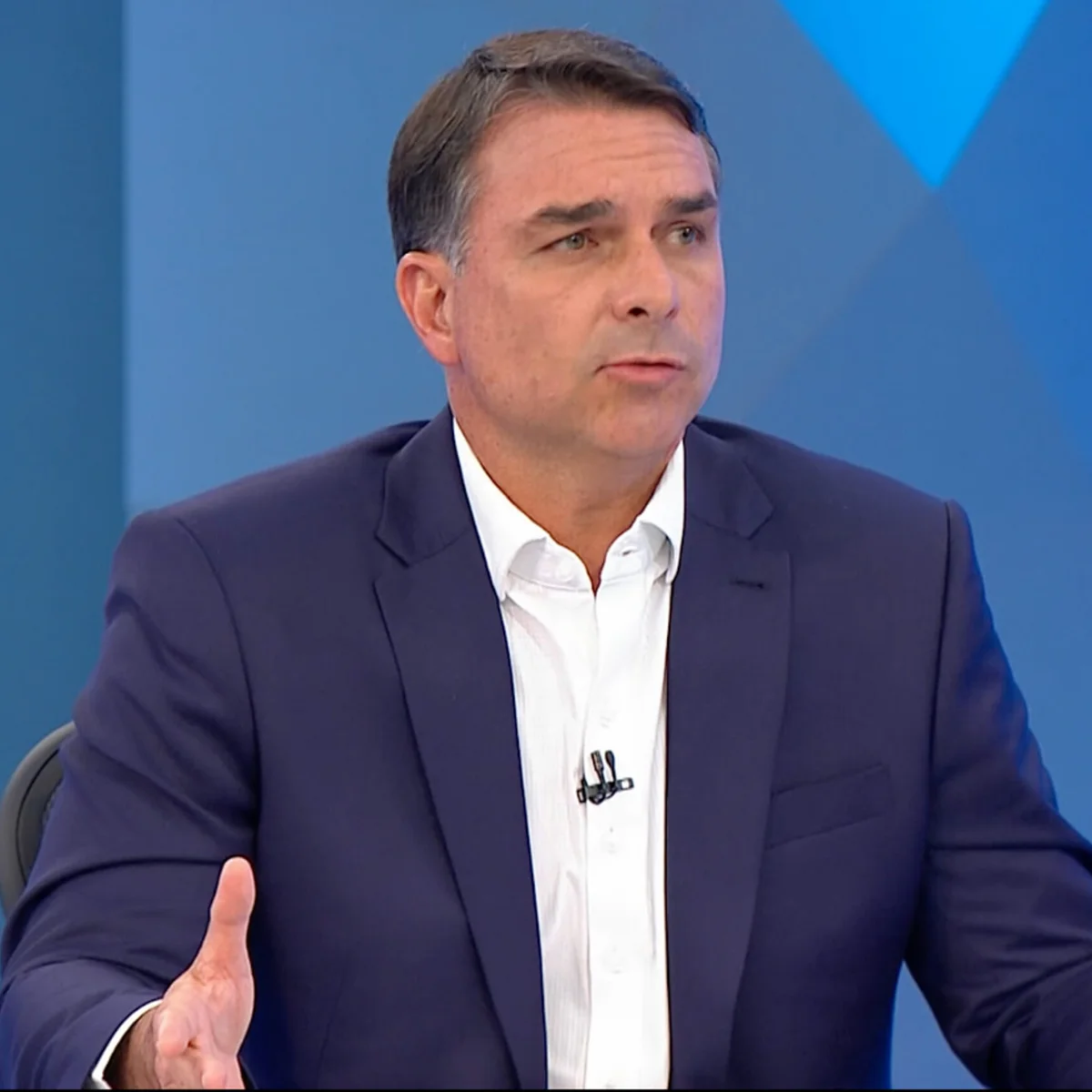 "Lula está gagá", diz Flávio após acusação de elo com milicianos