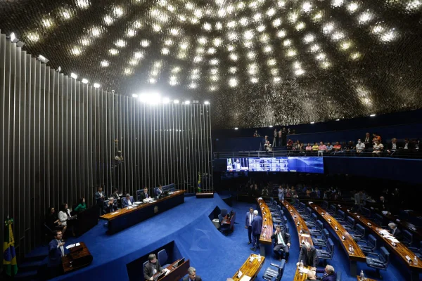 Direita articula formas de pressionar ministros do STF no Congresso