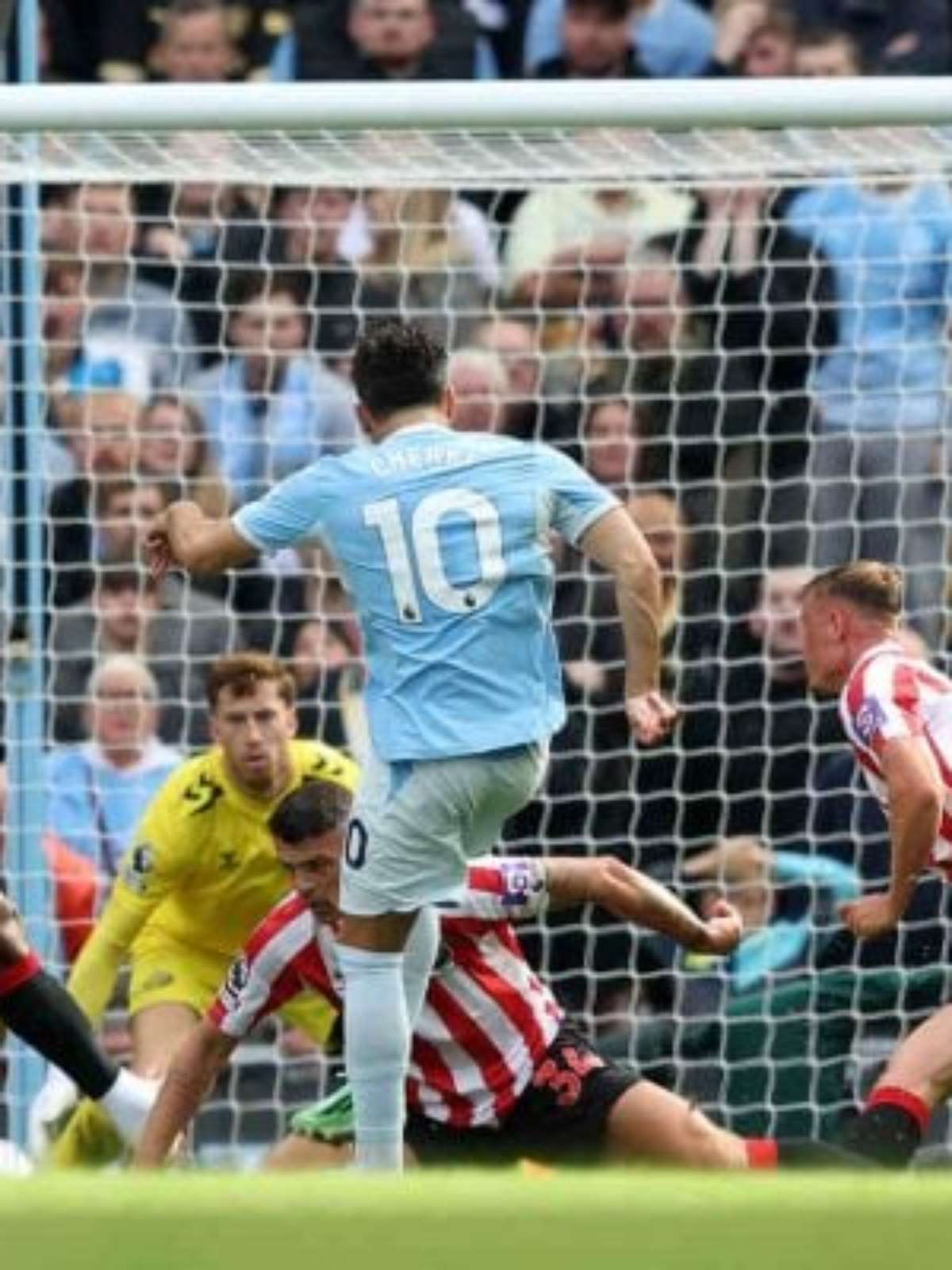 Em jogo eletrizante, City derrota o Sunderland e segue 100% na ponta
