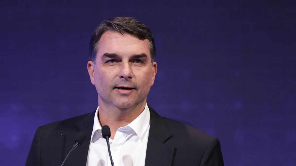 Flávio chama Lula de "oportunista" por proibir bets a 9 dias da eleição