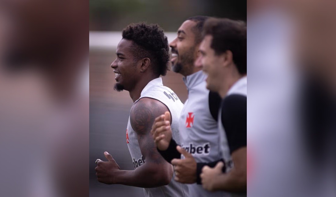 Em São Januário, Vasco busca vitória sobre o Coritiba e sonha passar data Fifa fora do Z-4