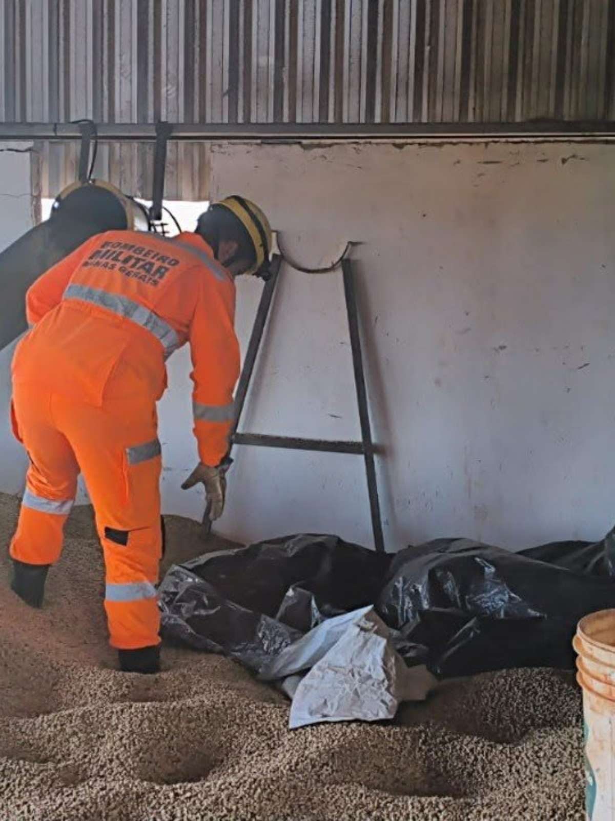 Homem morre soterrado por grãos de café após colapso de silo no Triângulo Mineiro