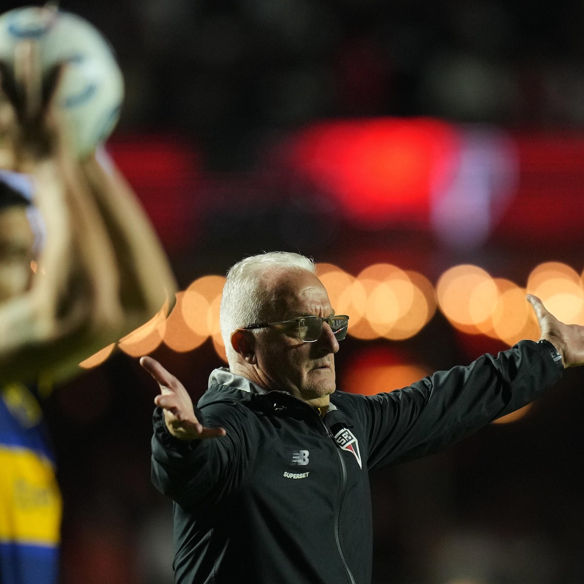 ‘Se pudesse fechar os olhos e mudar 5 jogadores, eu faria. Tivemos nada’, diz Dorival após queda