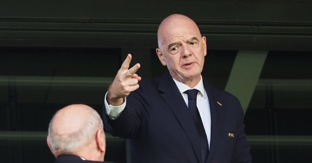 Os oponentes de Infantino na FIFA pedem pagamentos de US$ 10 milhões para as federações a partir das reservas pós-Copa do Mundo