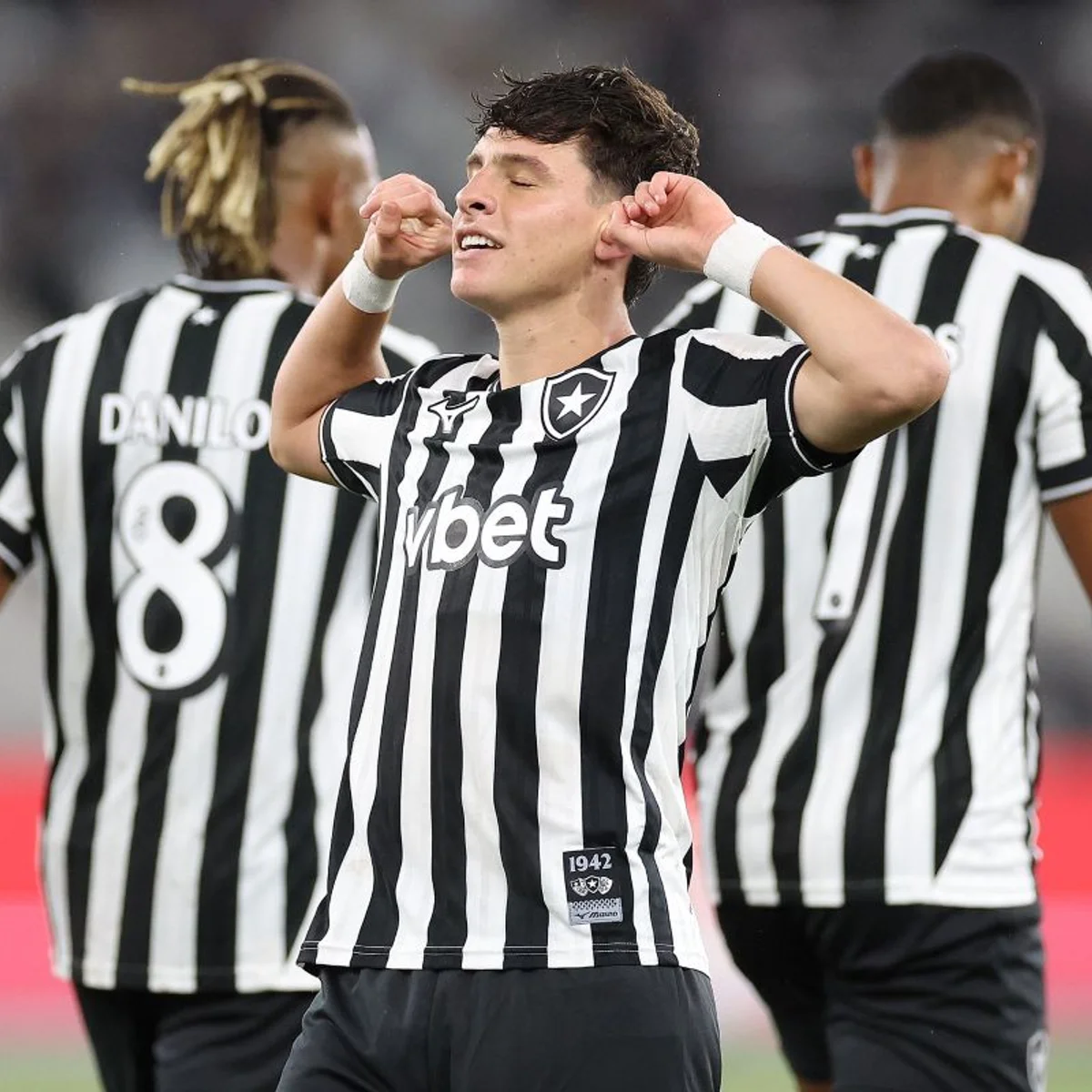 Brasileirão: com show de Montoro e Danilo, Botafogo vence Grêmio por 3 x 2