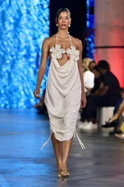 Mikaela Gomes, veterana do Metrópoles Catwalk, brilha no 3º dia de desfiles