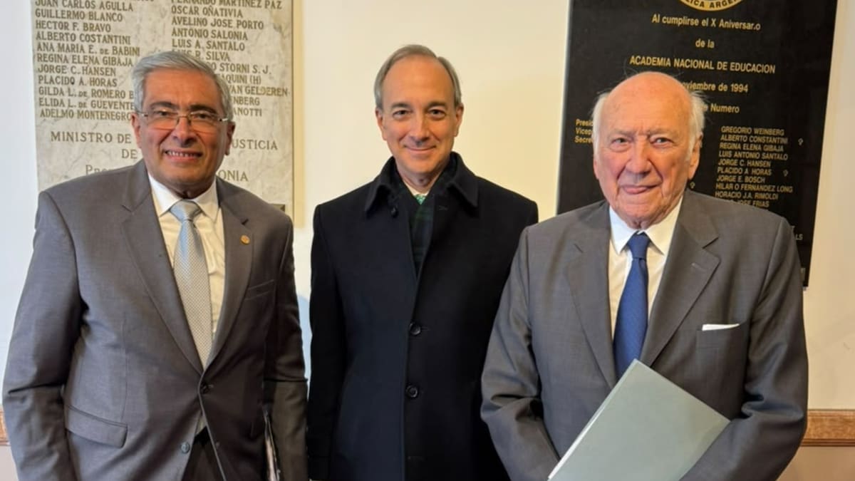 José María La Greca, el secretario Carlos Torrendel Alberto C. Taquini, en la jornada