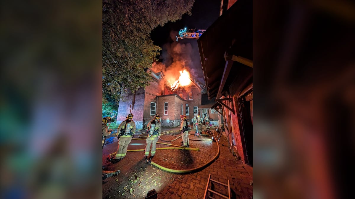 Ottawa firefighters battle overnight blaze in Sandy Hill