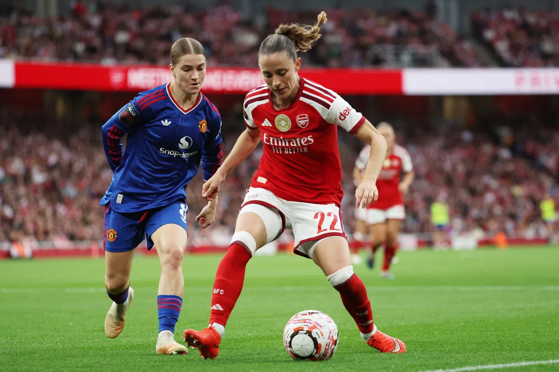 O gol de Smilla Holmberg no minuto de prorrogação salvou o empate do Arsenal contra o Manchester United na WSL
